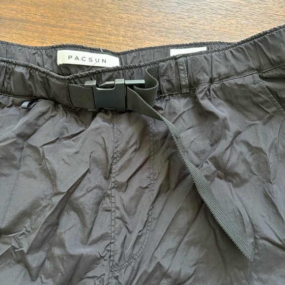 PacSun Men's M Volley Buckle 6” Shorts Elastic Waist Pockets Black Nylon Mesh - Picture 3 of 13